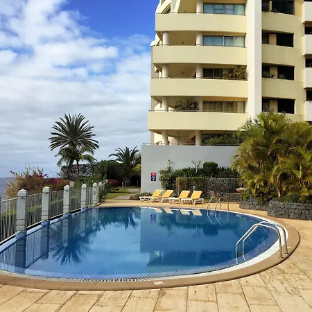 Superior Rentals - Beachfront Penthouse 丰沙尔