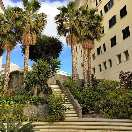 Superior Rentals - Beachfront Penthouse Apartment Funchal (Madeira)