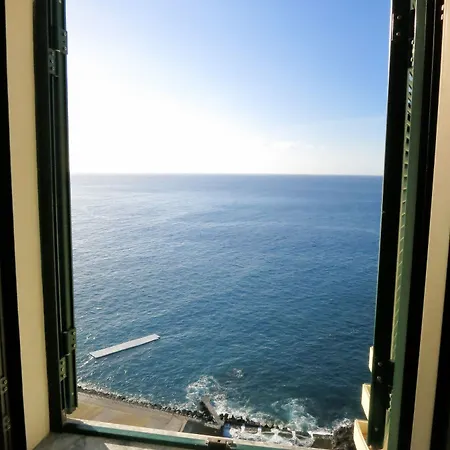 Finest Rentals - Beachfront Penthouse *