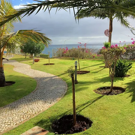 Finest Rentals - Beachfront Penthouse Apartment